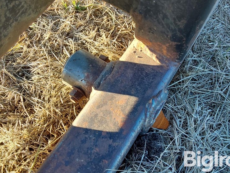 bale-spear-skid-steer-attachment-image-14