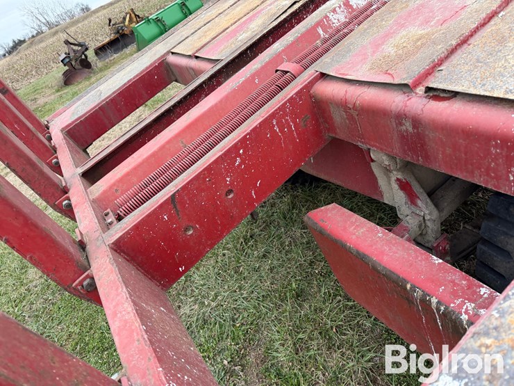 new-holland-1049-image-16