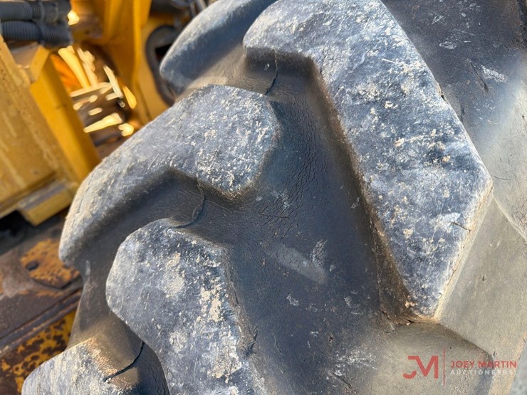 2000-deere-770ch-image-15