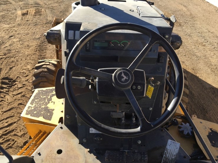 2015-deere-210l-image-7