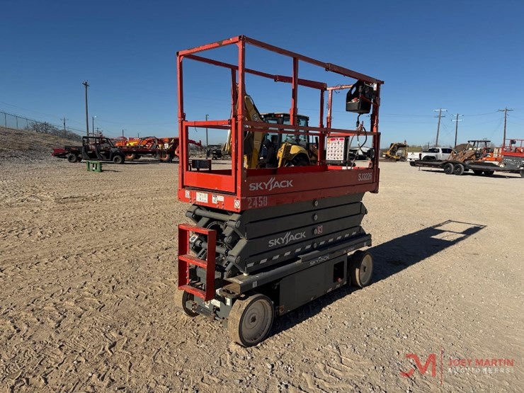 2021-skyjack-sj3226-electric-scissor-lift-image-2
