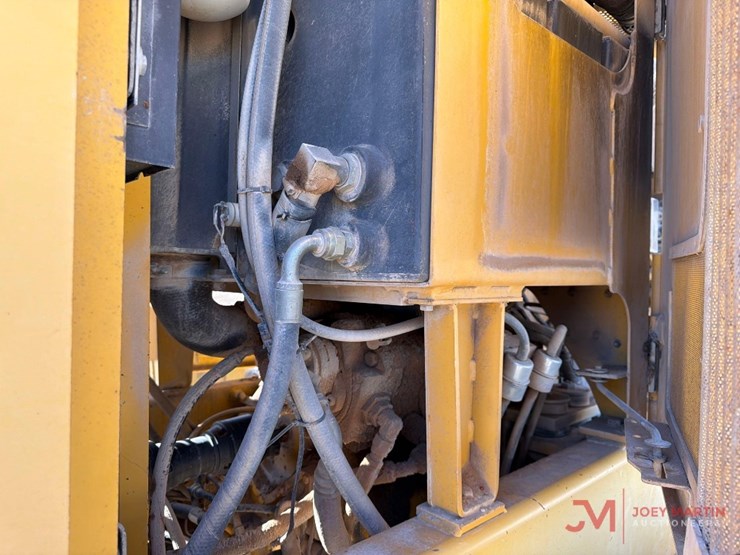 2000-deere-770ch-image-18