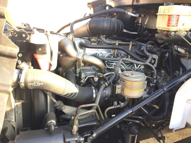 2010-hino-268-image-9