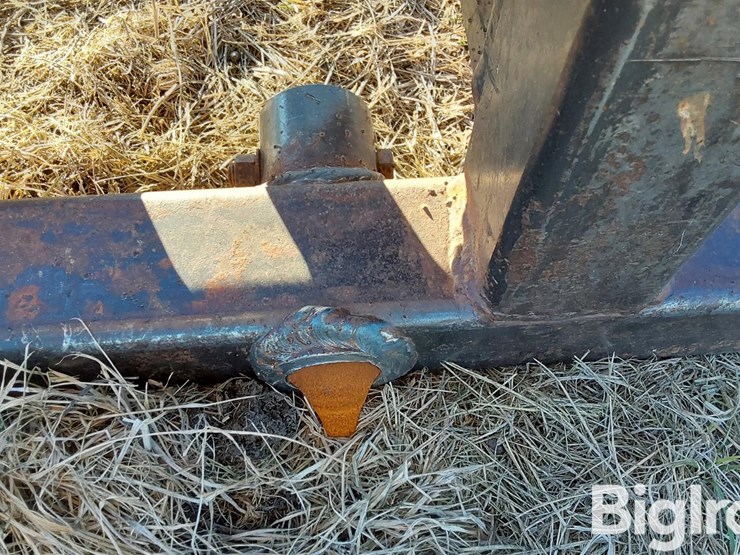 bale-spear-skid-steer-attachment-image-15