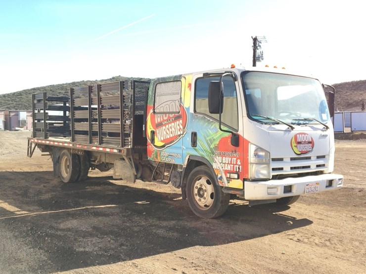 2015-isuzu-nqr-image-2