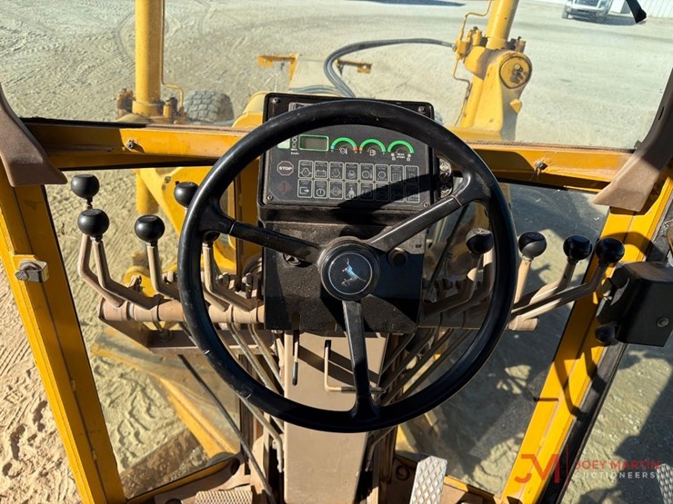 2000-deere-770ch-image-25