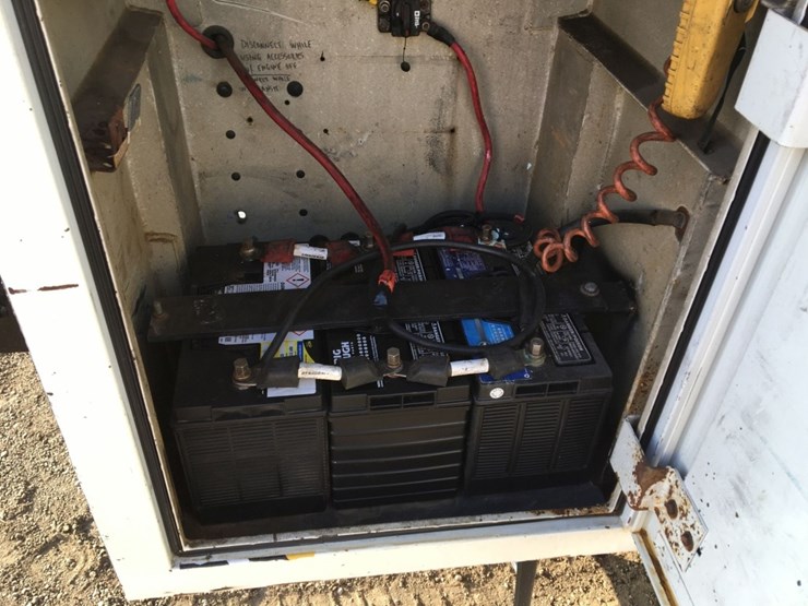 2010-hino-268-image-17