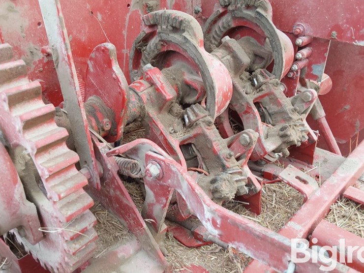 new-holland-575-image-19