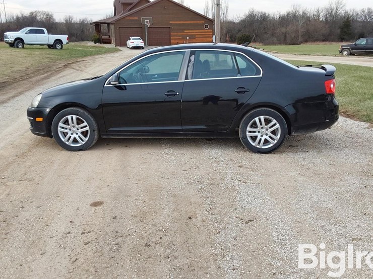 2006-volkswagon-jetta-4-door-sedan-image-8