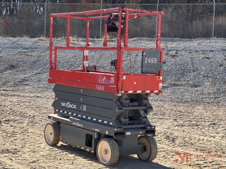 2021-skyjack-sj3226-electric-scissor-lift-image-1