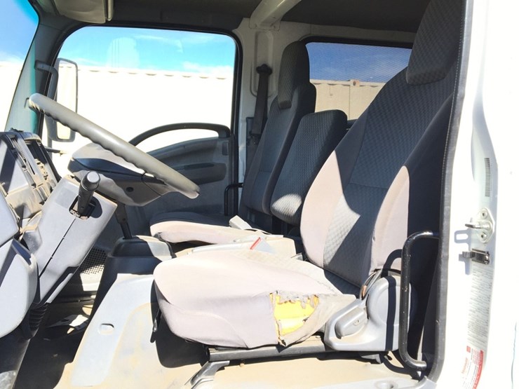 2015-isuzu-nqr-image-8