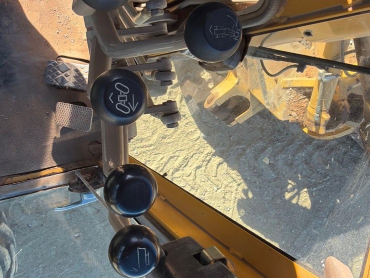 2000-deere-770ch-image-26