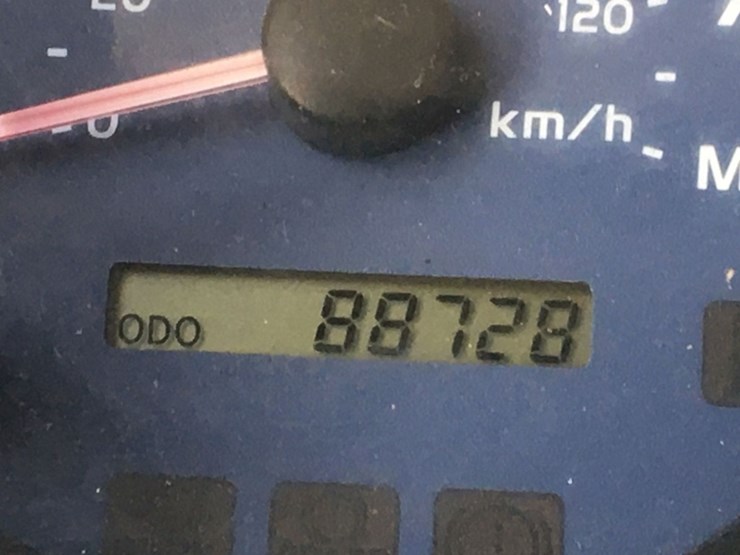 2010-hino-268-image-5