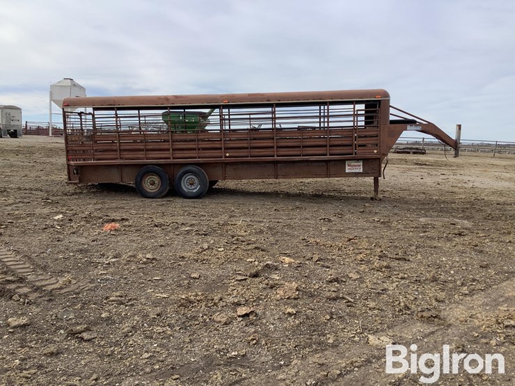 1979-neckover-t/a-24'-livestock-trailer-image-4