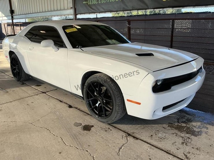 2016-dodge-challenger-sdn-image-2