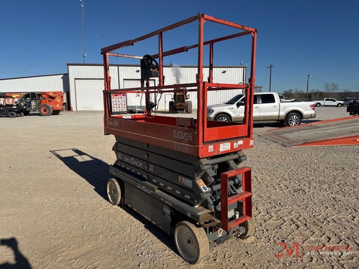 2021-skyjack-sj3226-electric-scissor-lift-image-3