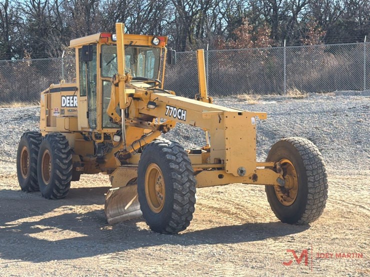 2000-deere-770ch-image-1