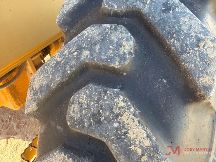 2000-deere-770ch-image-14