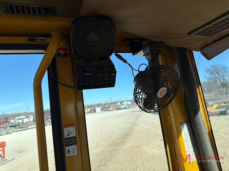 2000-deere-770ch-image-24