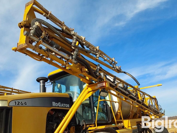 ag-chem-rogator-1264-image-10