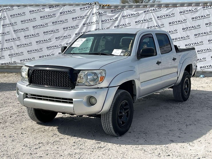 2010-toyota-tacoma-image-1