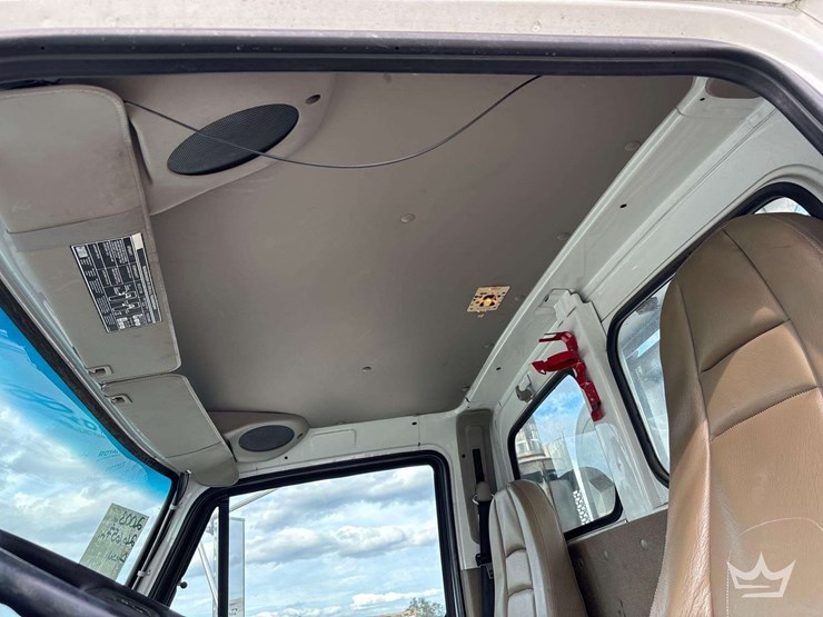 2003-sterling-l9500-image-32