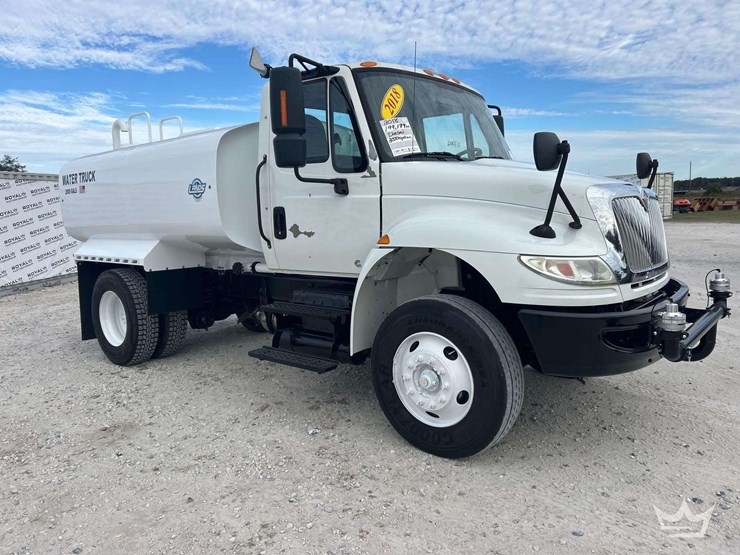 2018-international-durastar-4300-image-2