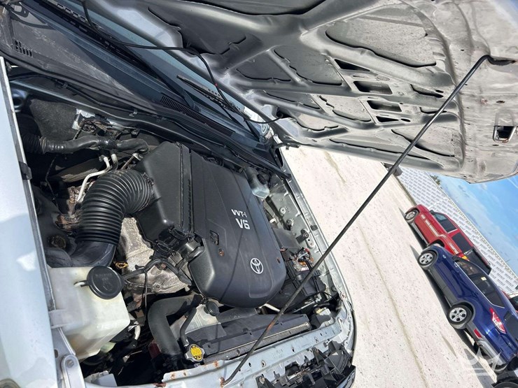 2010-toyota-tacoma-image-8