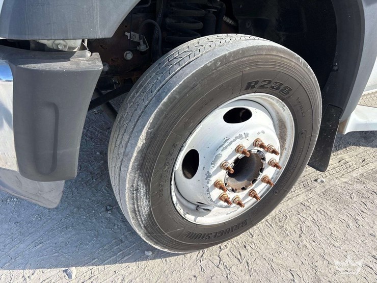 2013-ford-f550-image-40