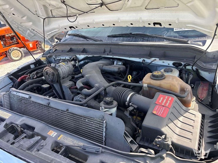 2013-ford-f550-image-29