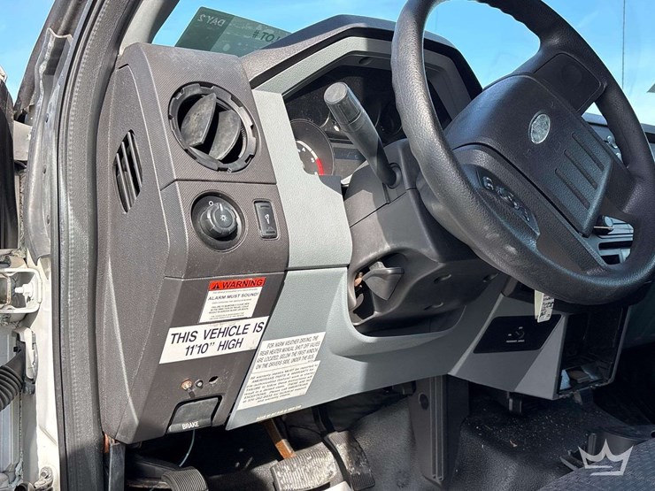 2013-ford-f550-image-34