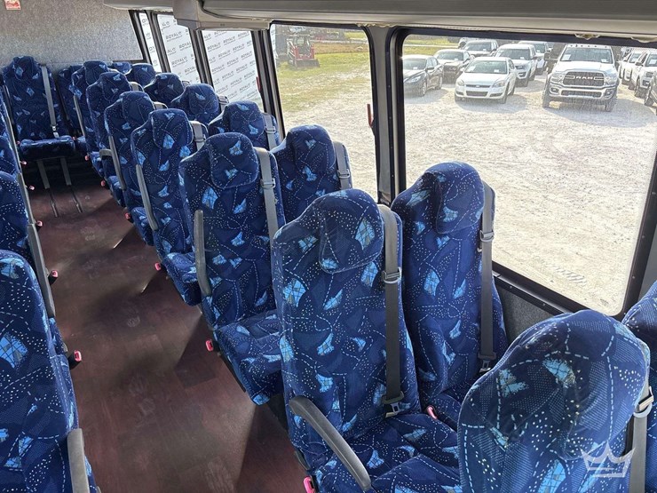 2013-ford-f550-image-11