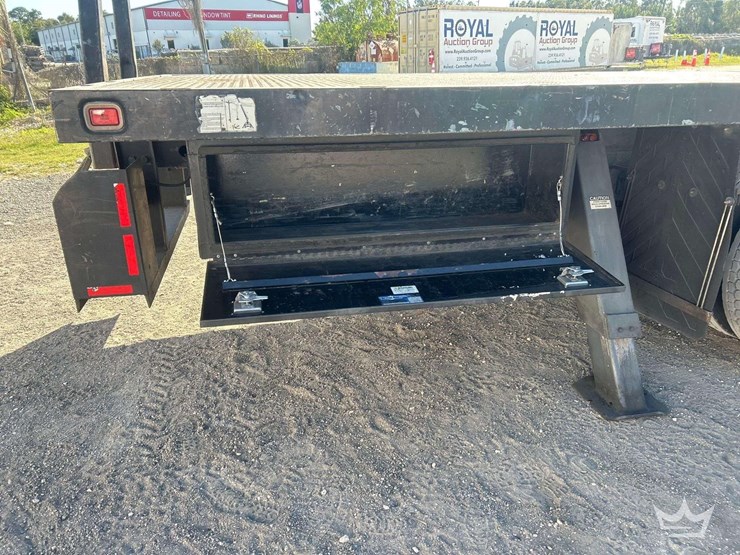 2009-ford-f750-image-28