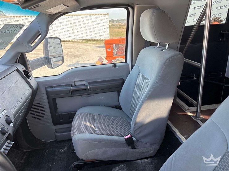 2013-ford-f550-image-39