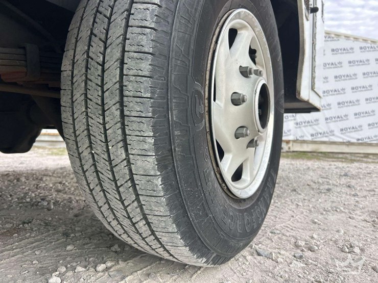 2006-ford-e350-image-24