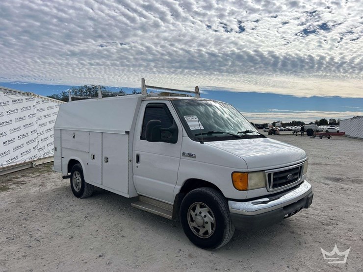 2006-ford-e350-image-2
