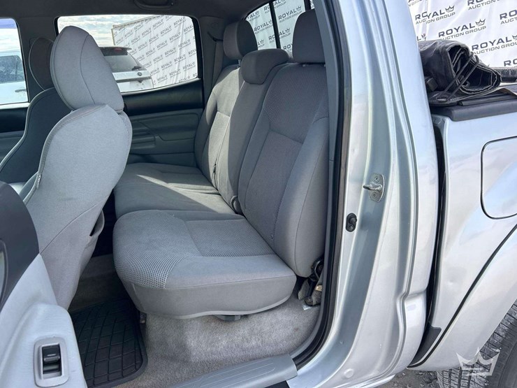 2010-toyota-tacoma-image-15