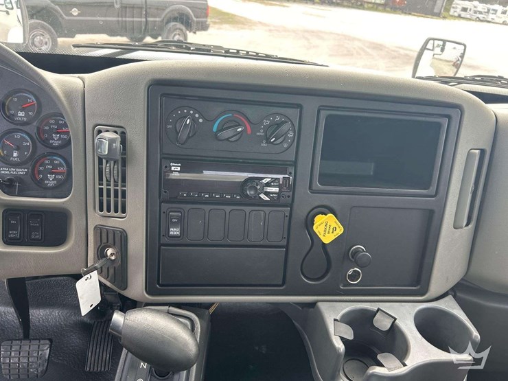 2018-international-durastar-4300-image-16