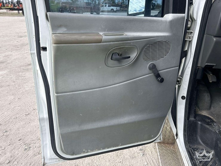 2006-ford-e350-image-11