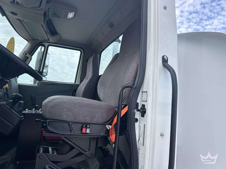 2018-international-durastar-4300-image-13