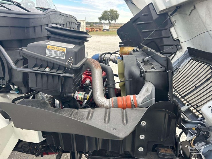 2018-international-durastar-4300-image-8