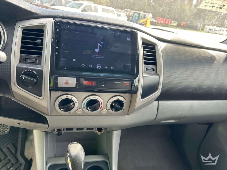 2010-toyota-tacoma-image-14