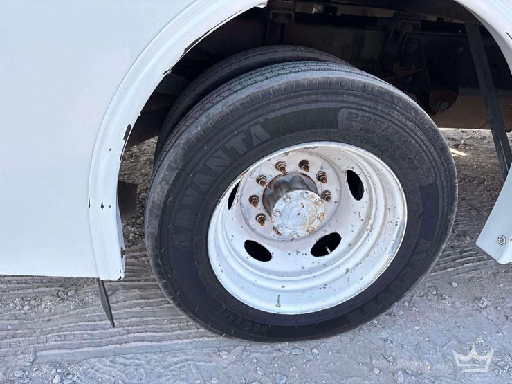 2013-ford-f550-image-41