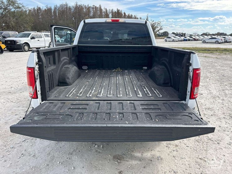 2017-ford-f150-image-21