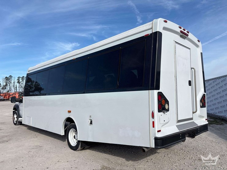 2013-ford-f550-image-4