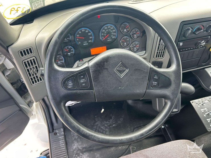 2018-international-durastar-4300-image-11