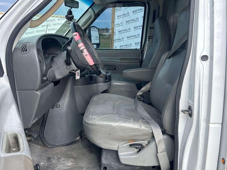 2006-ford-e350-image-12