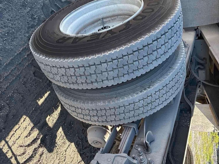 2017-ford-f650-image-24