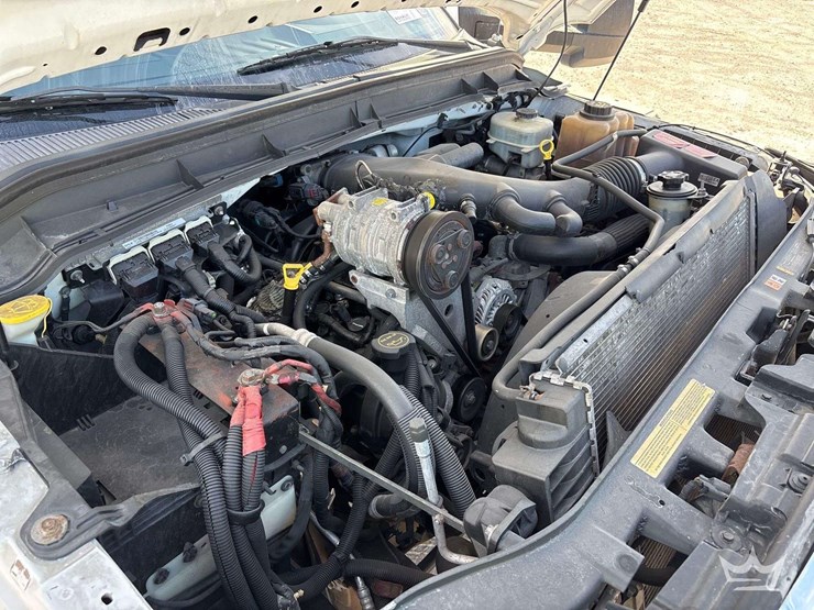 2013-ford-f550-image-28