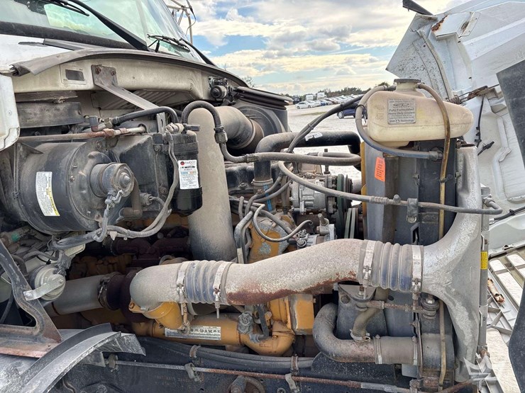 2003-sterling-l9500-image-16